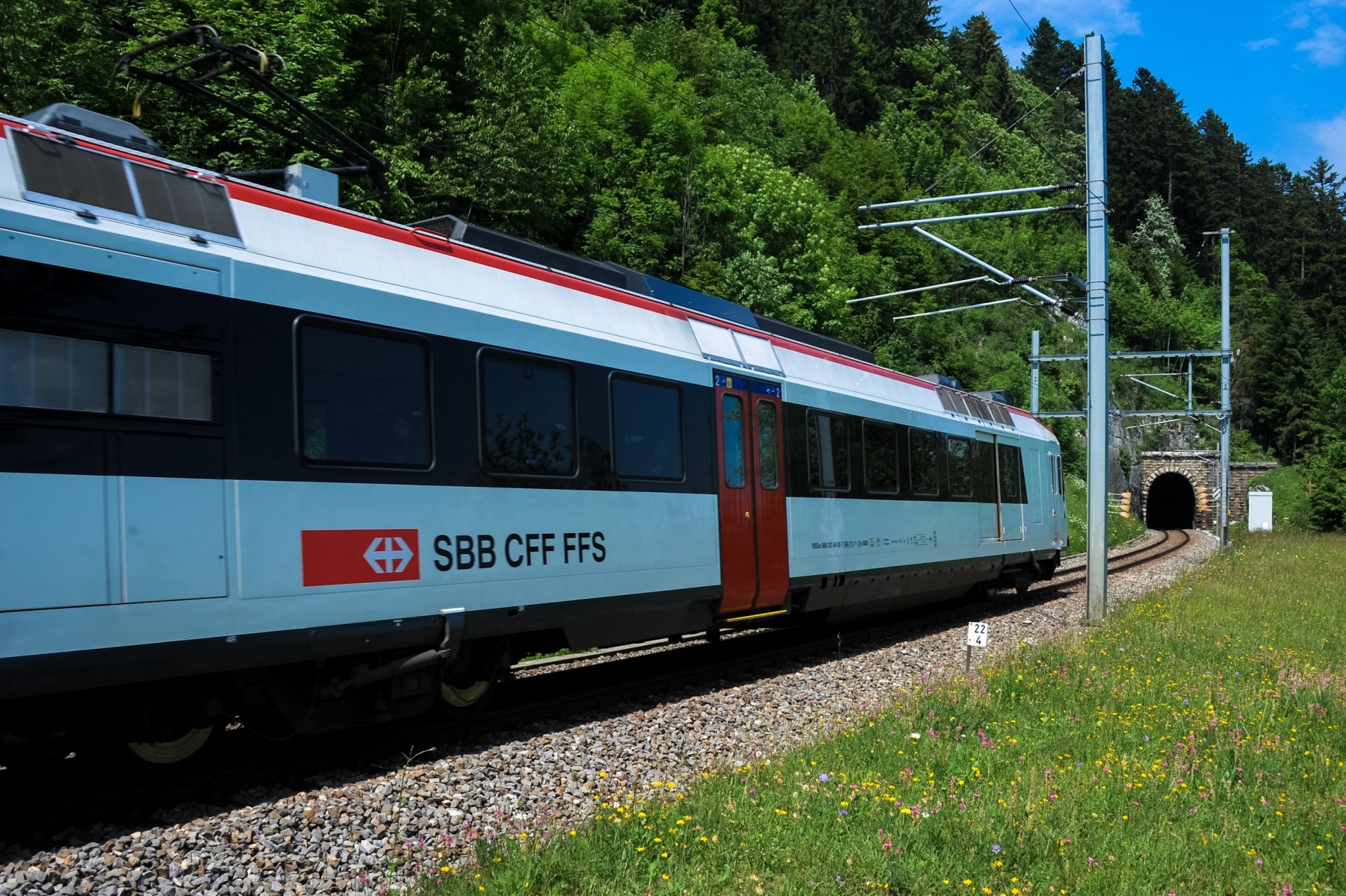 Le long de la ligne Neuchâtel - La Chaux-de-Fonds.