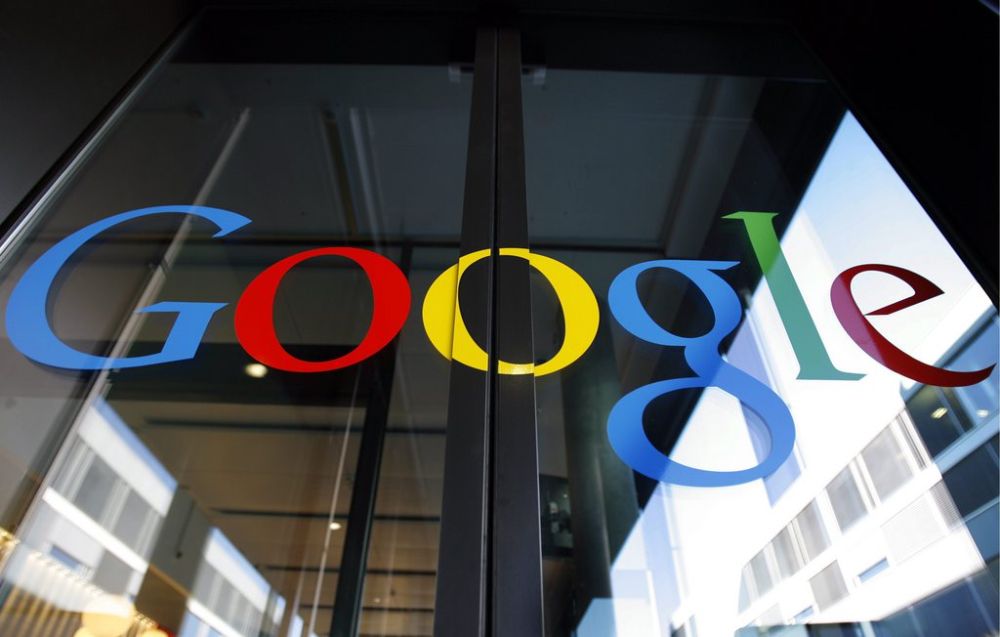 The logo of Google, seen on the front door of the new Google Engeneering center in Zurich, Switzerland, Thursday, March 6, 2008.  (KEYSTONE/Walter Bieri)

Google-Logo im neuen Zentrum in Zuerich am Donnerstag, 6. Maerz 2008. Google hat am Mittwoch das neue Forschungs-und Entwicklungszentrum in Zuerich eroeffnet. Das neue Zentrum ist mit mehr als 300 Mitarbeitenden die groesste Forschungsstaette von Google ausserhalb der USA. (KEYSTONE/Walter Bieri)