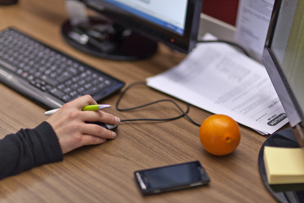 Il arrive que les pirates utilisent le smartphone d'un employé pour s'introduire ensuite sur le réseau de l'entreprise. 