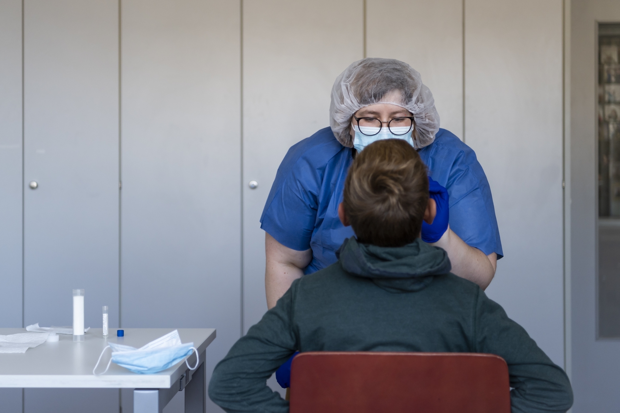 Le nombre de personnes testées positives prend l’ascenseur dans le canton de Neuchâtel.