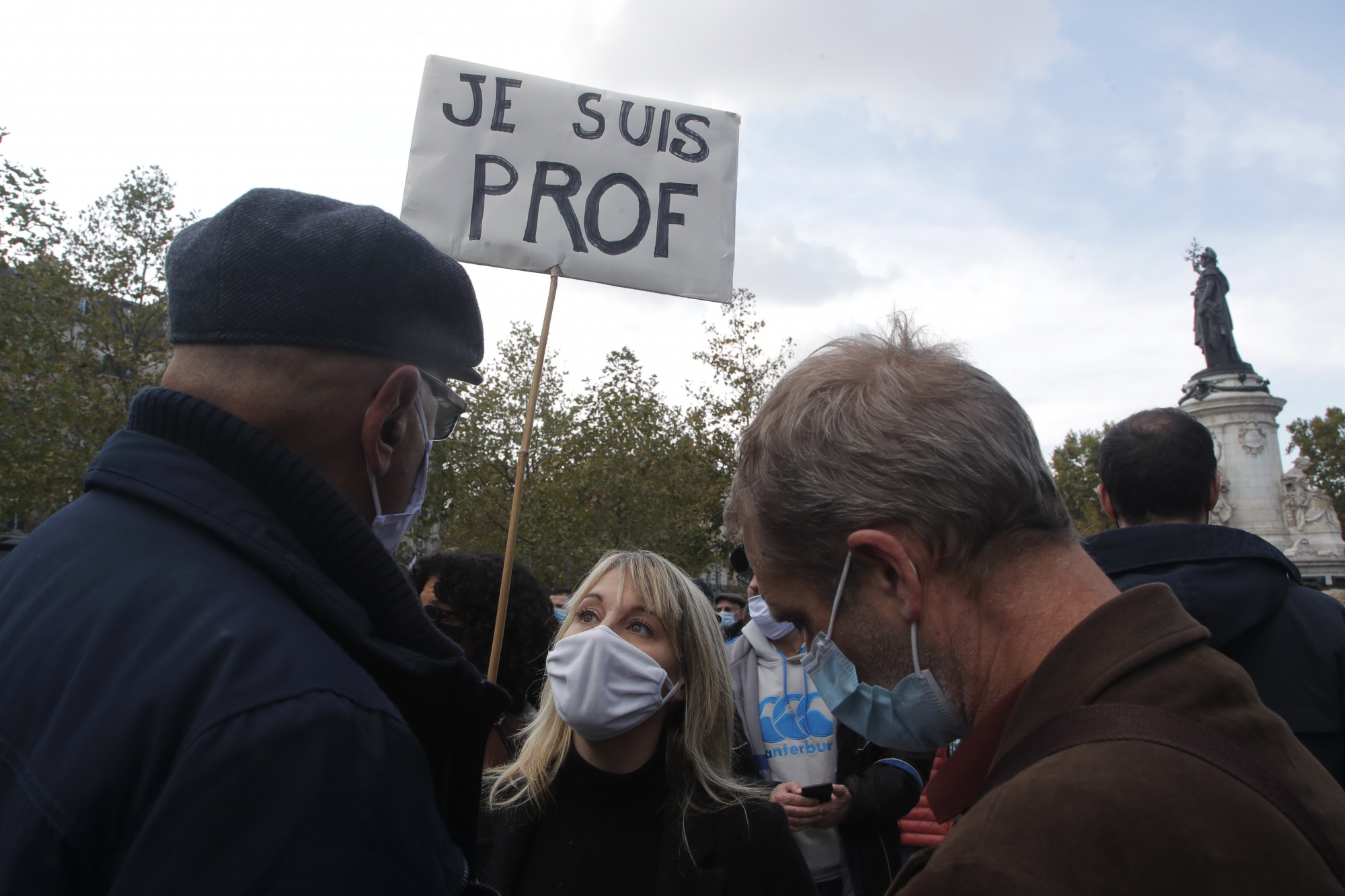 La vague d'émotion provoquée par l'assassinat du professeur a poussé la France dans la rue, pour des marches blanches, comme ici à Paris, dimanche dernier.