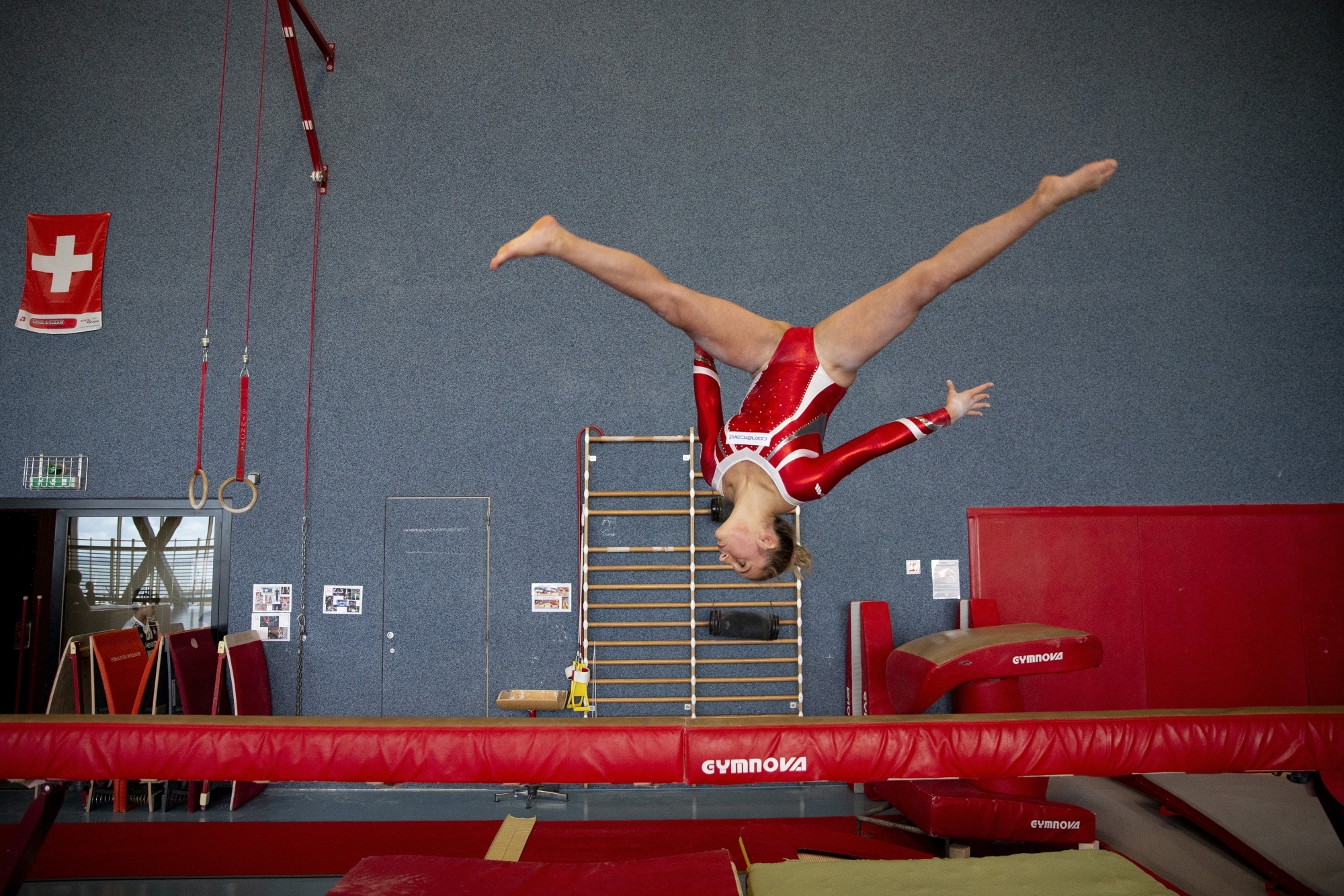 La gymnastique artistique neuchâteloise (ici Anastasia Pascu) est sans dessus-dessous: la discipline peine à maintenir le cap dans le canton.