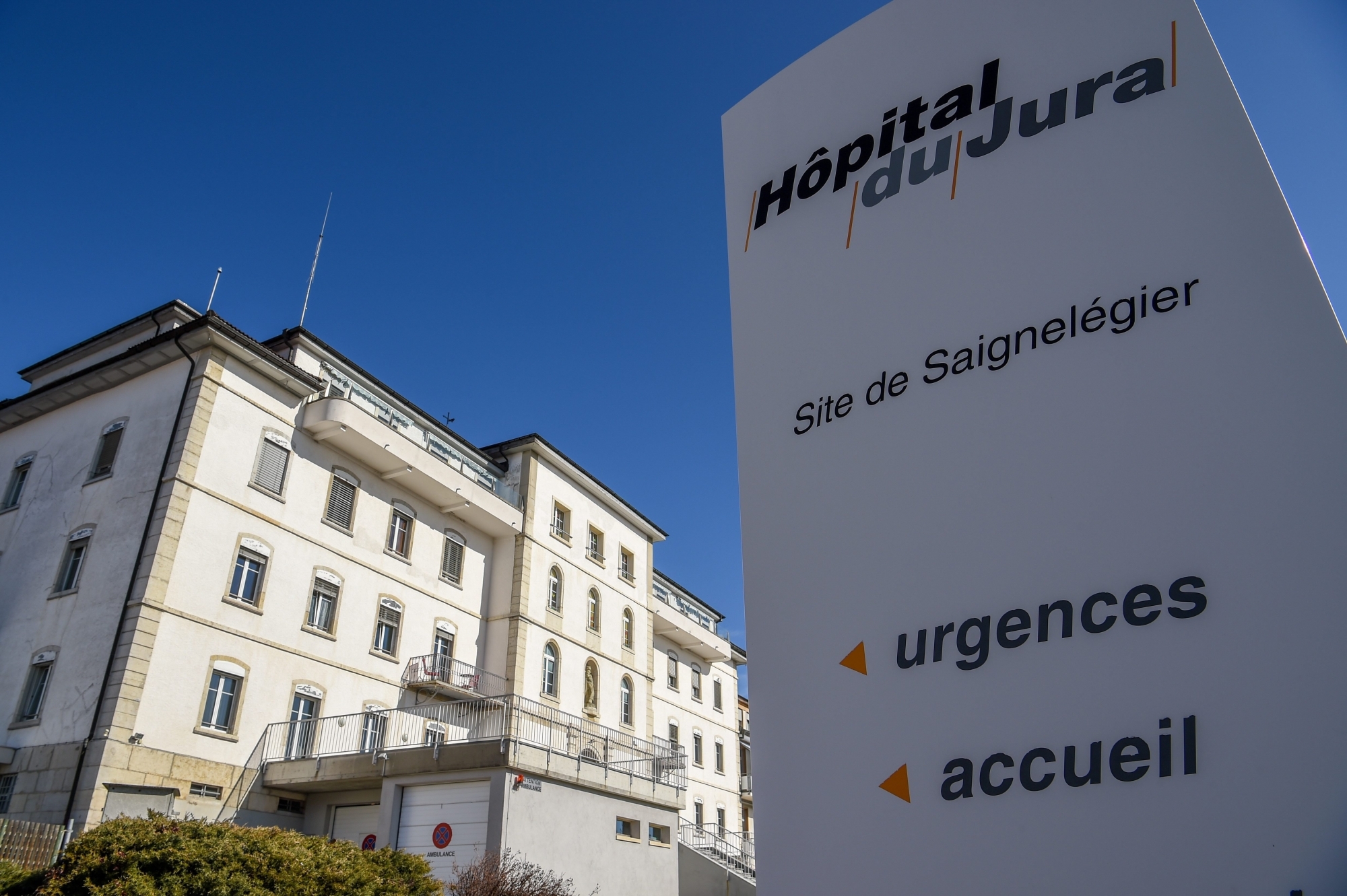 L'hôpital de Saignelégier est notamment touché par les nouveaux cas enregistrés au Jura.