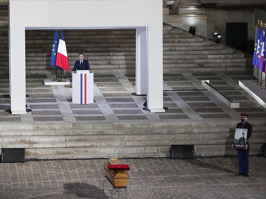 Emmanuel Macron s'est exprimé en présence de 400 invités dans la cour de la Sorbonne.