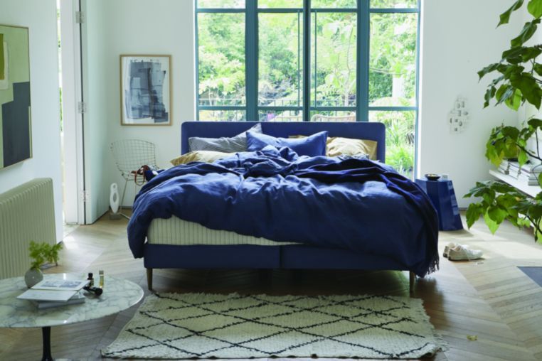 Ce lit boxspring associe le savoir-faire traditionnel de la marque Vispring avec une esthétique contemporaine.
