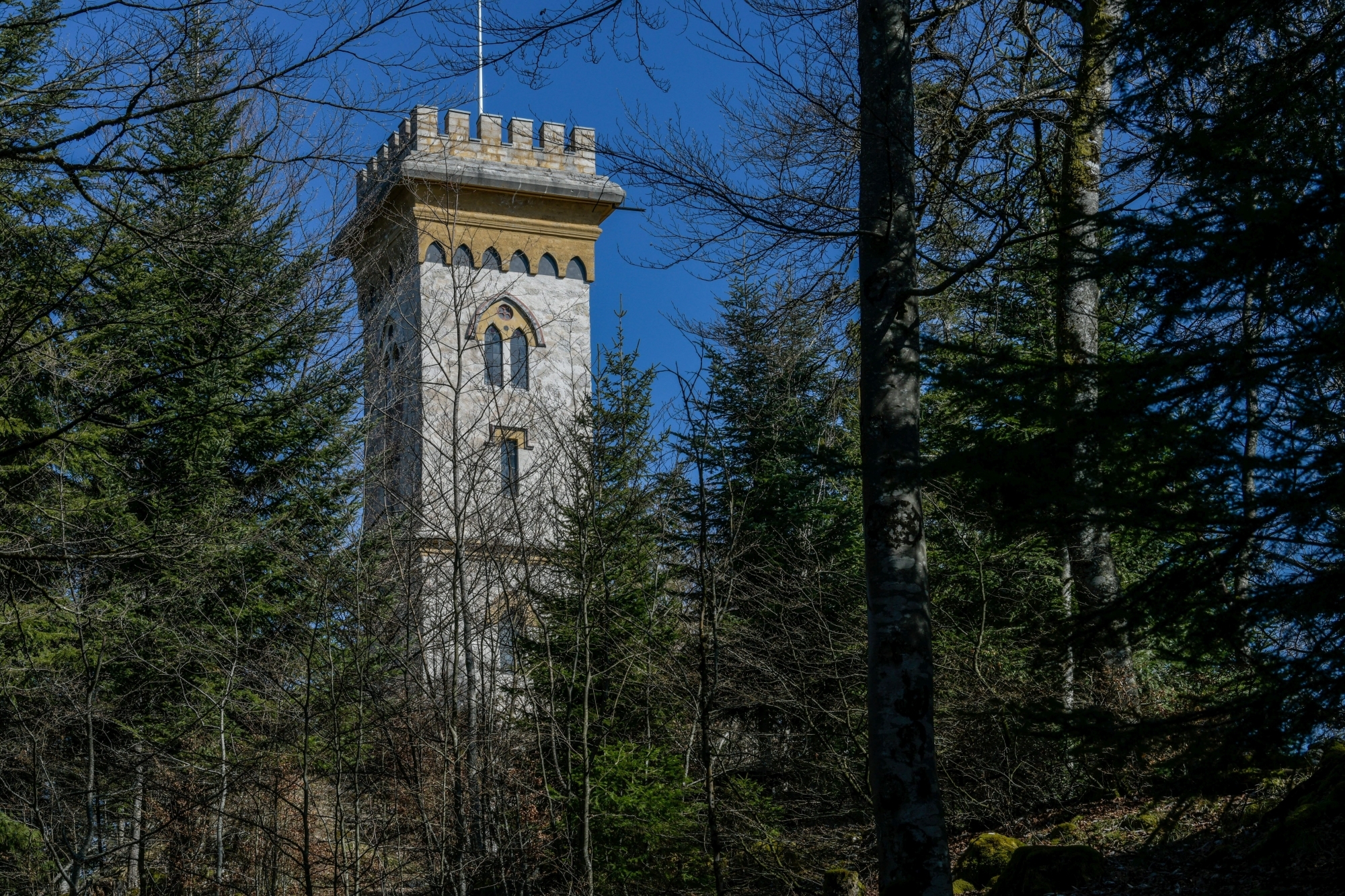 La tour Jürgensen, un lieu mythique prisé par les promeneurs de passage aux Brenets.