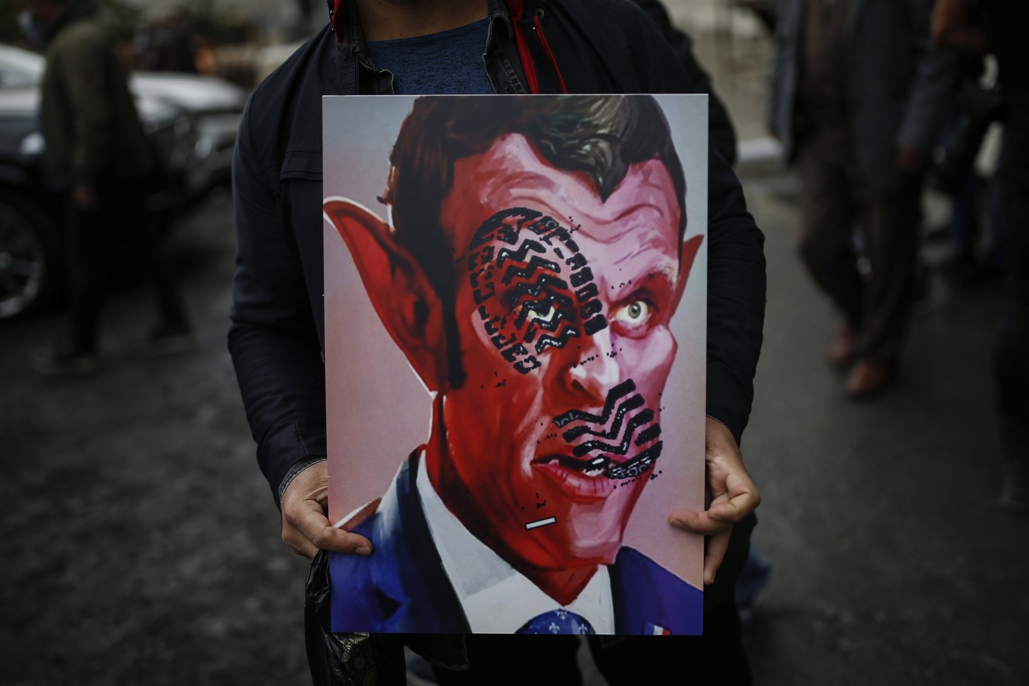 Le président français Emmanuel Macron, caricaturé en diable par des manifestants turcs... "Et nous, que ferions-nous si l’on blasphémait contre nos valeurs?", interroge François Berger.