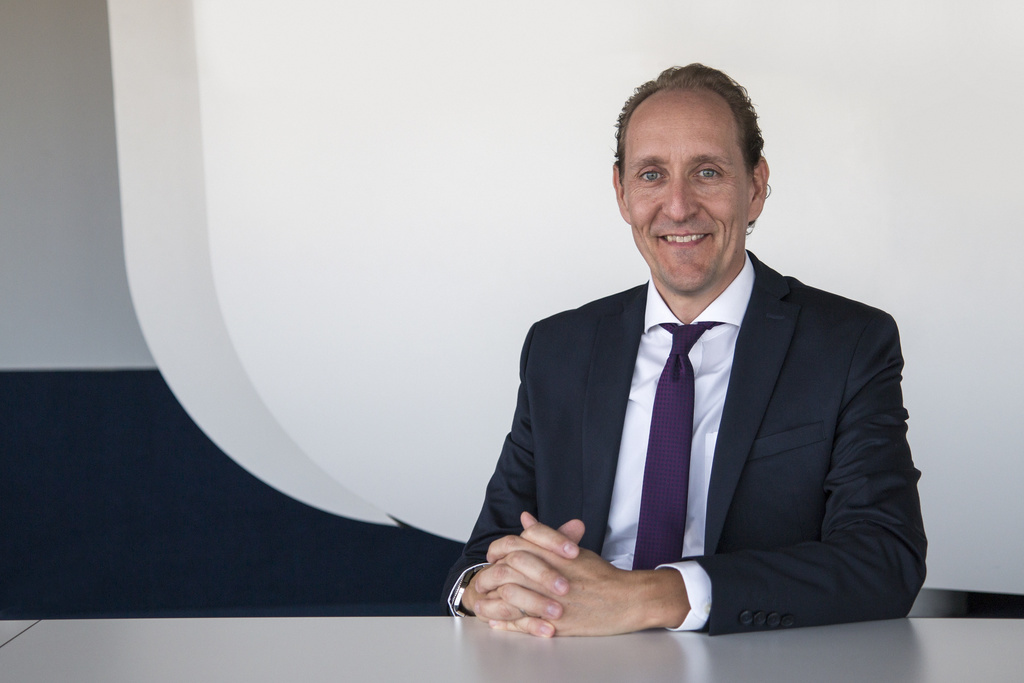 M. Vranckx, qui dirige depuis le début de l'année la compagnie aérienne belge Brussel Airlines, a occupé depuis 1998 divers postes de direction dans le secteur du transport aérien.
