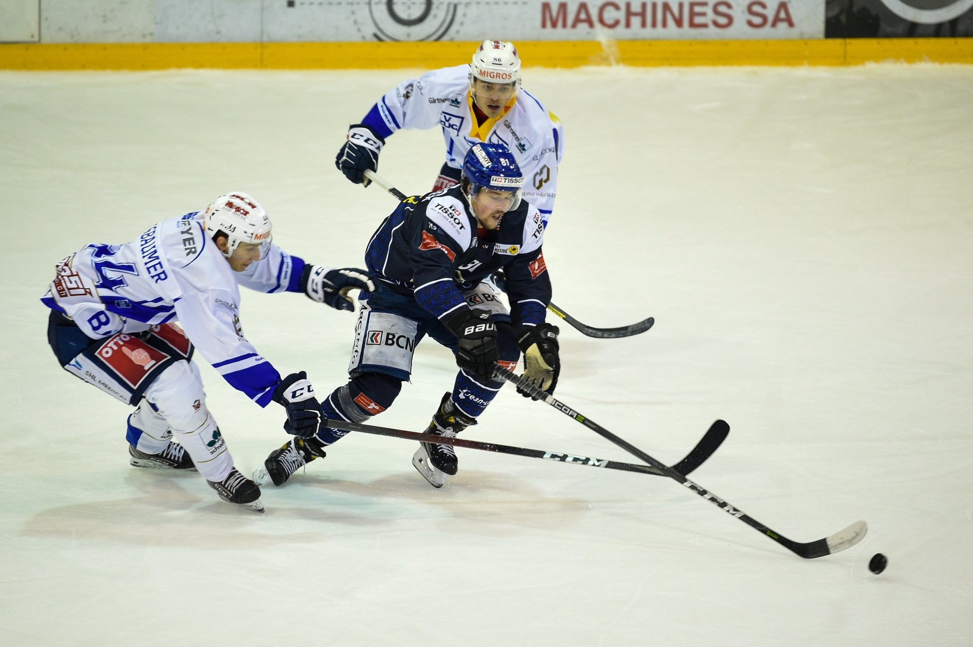 Les contagions durant les matches de hockey (comme ici entre le HCC et Zoug Academy) ne sont pas à exclure, selon certains médecins.