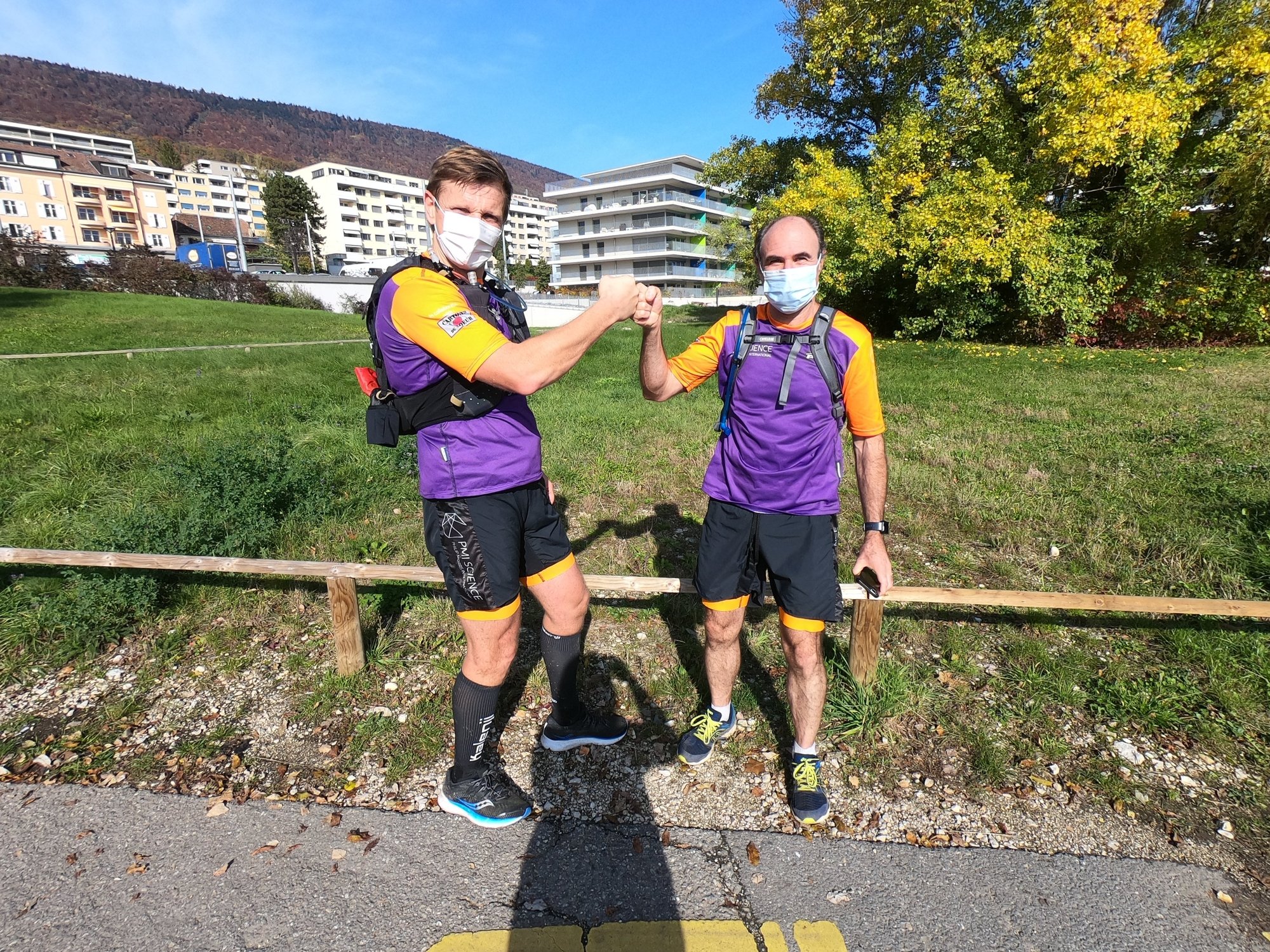 Marc van den Boogaart (à gauche) et Frédéric Buehler sont arrivés au bout de leur marathon dimanche vers le Palafitte.