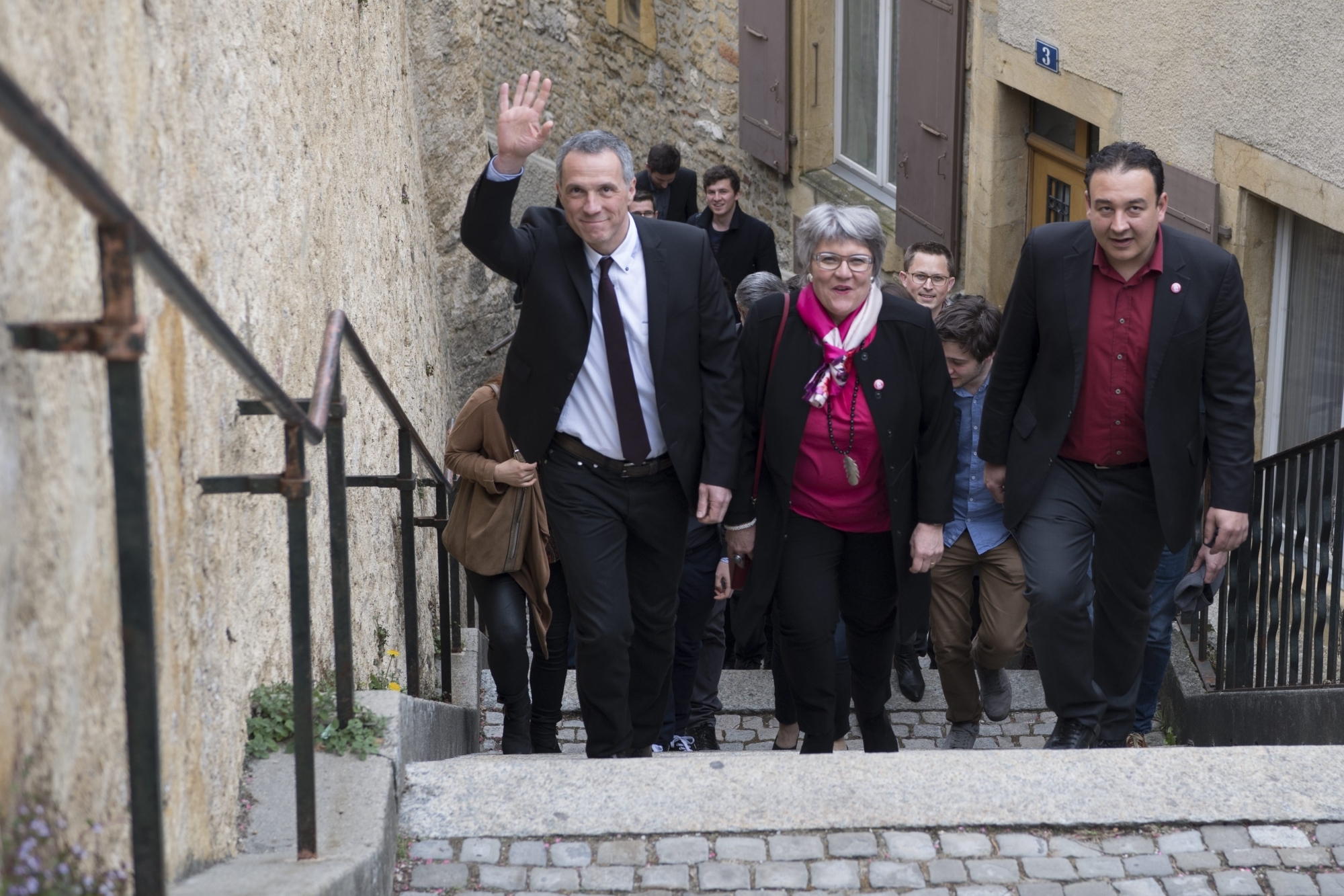 Laurent Kurth (de gauche à droite), Monika Maire-Hefti et Jean-Nat Karakash lors de leur réélection en 2017.