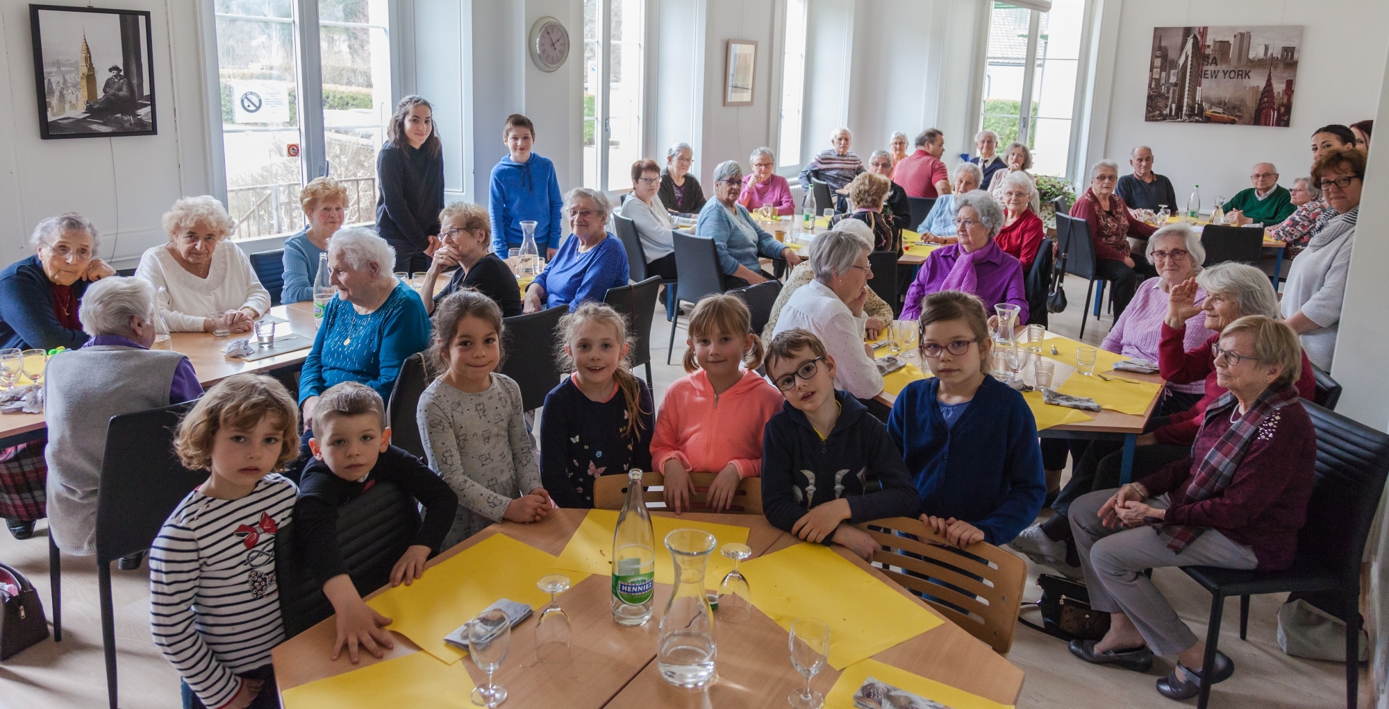 Le Cora organise, entre autres activités sociales, des repas intergénérationnels qui sont de précieux moments entre aînés et enfants.