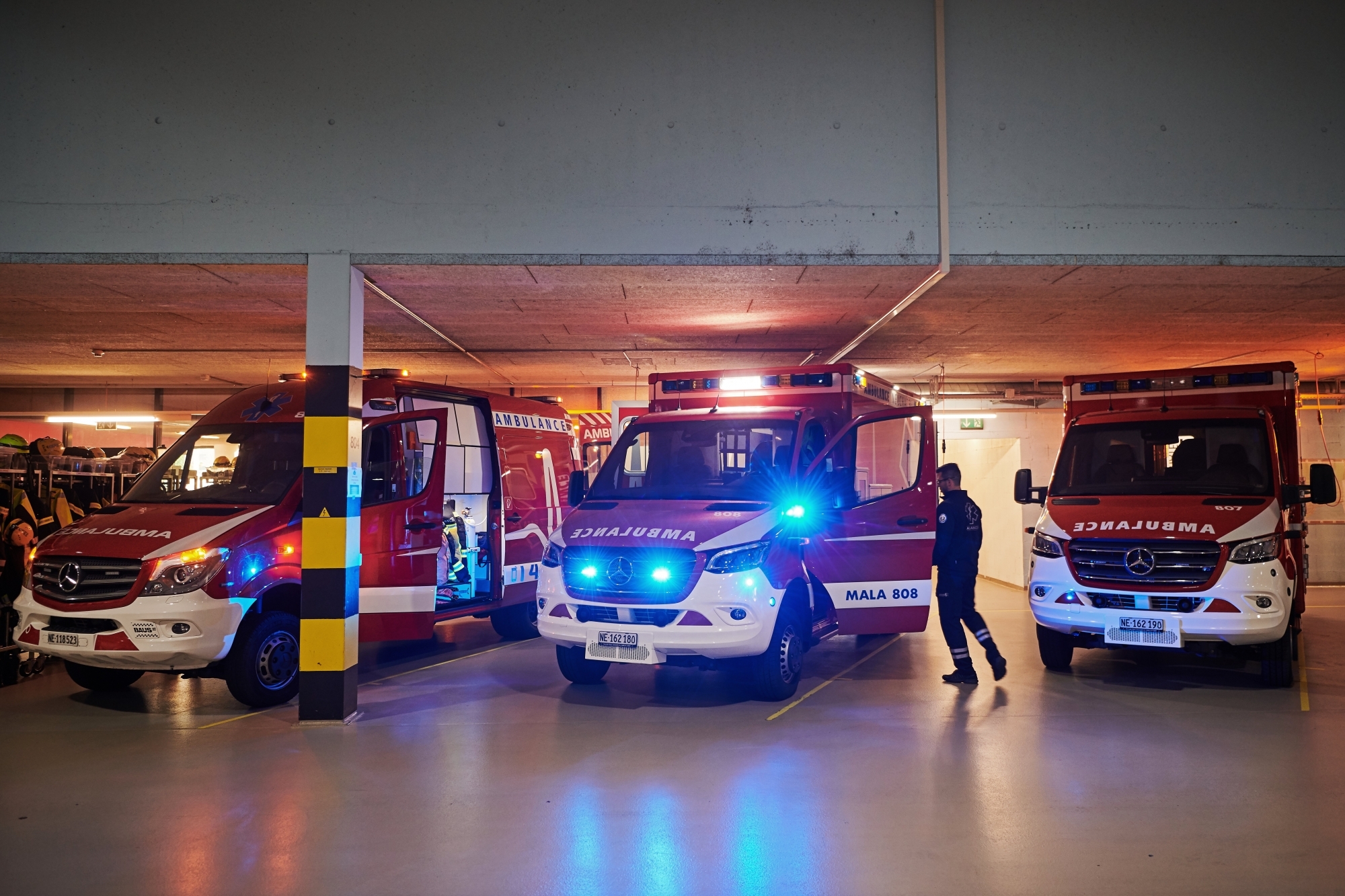 Les ambulances neuchâteloises (ici dans la caserne de Neuchâtel) sont intervenues sur les deux accidents concernant des piétons renversés.