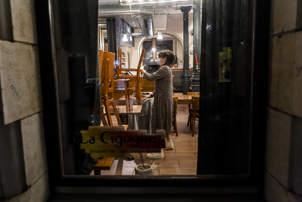 Dès le 10 décembre dans le Jura, seuls les restaurants, «soit les établissements servant des mets cuisinés confectionnés dans l’établissement», pourront ouvrir leurs portes de 18h30 à 23h.