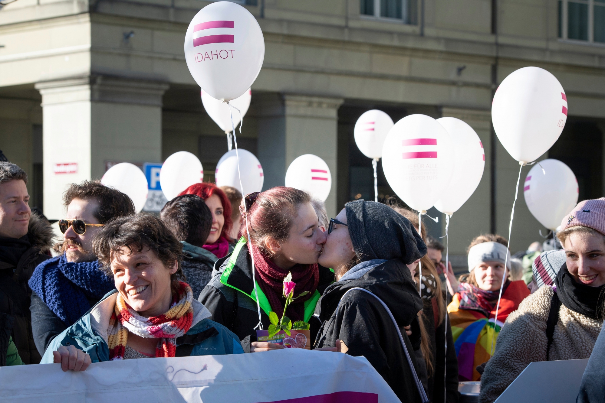 La Suisse était l’un des derniers pays d’Europe occidentale à ne pas permettre aux personnes de même sexe de se marier.