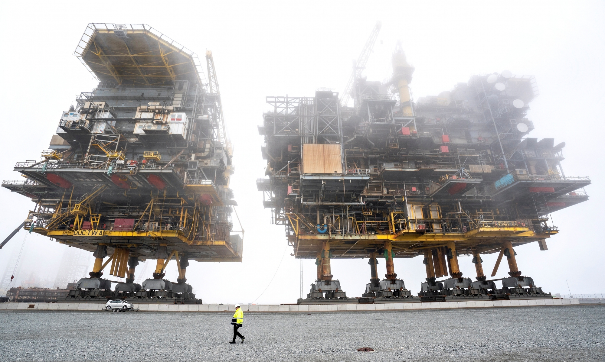 Le travail de recyclage des plates-formes pétrolières de Tyra, ici au port de Frederikshavn, sera le plus grand projet de recyclage offshore de l’histoire du Danemark.