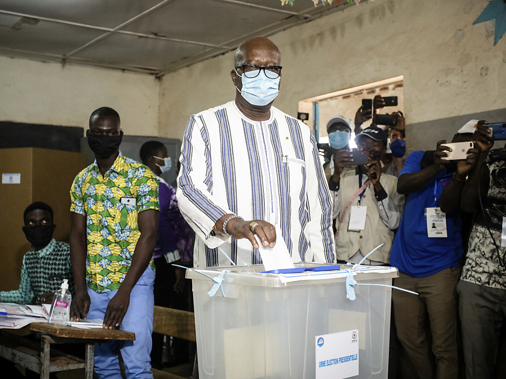 Le président sortant Roch Marc Christian Kaboré a été réélu dès le premier tour à la tête du Burkina Faso.