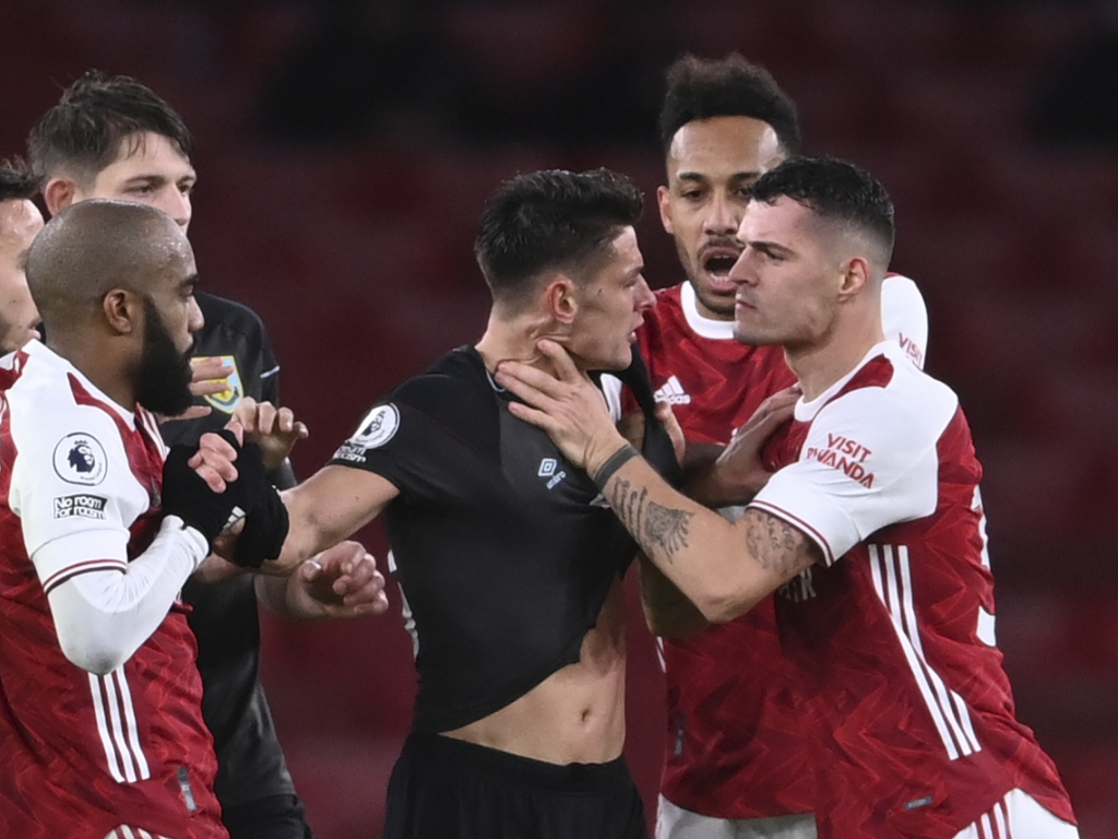 Granit Xhaka n'aurait pas dû saisir Westwood à la gorge