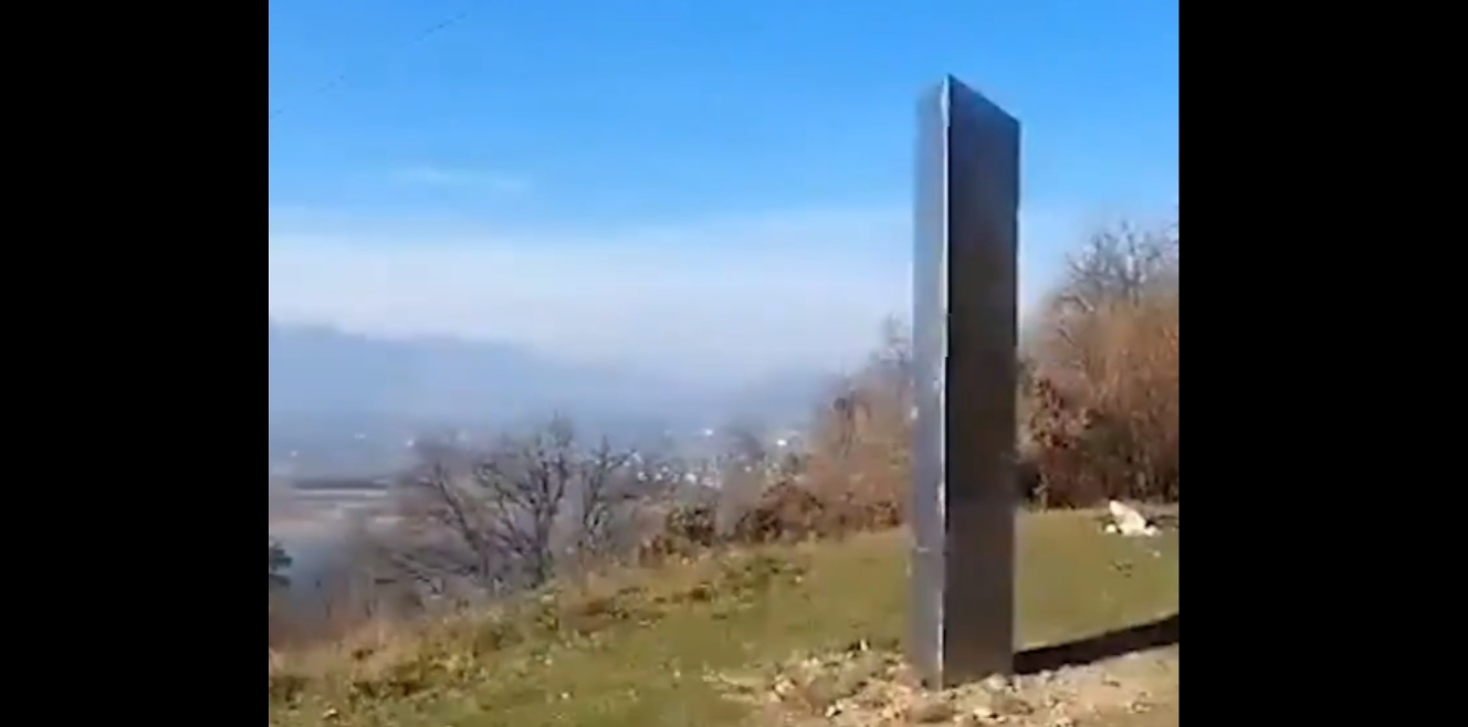 Un mono­lithe d’ap­pa­rence simi­laire a celui découvert dans l'Utah est apparu en Rouma­nie.