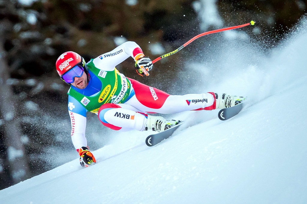 epa08891921 Beat Feuz of Switzerland in action during the men's Super G race of the FIS Alpine Skiing World Cup in Val Gardena, Italy, 18 December 2020. EPA/ANDREA SOLERO
