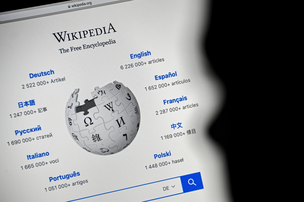 Septième site le plus visité au monde, Wikipédia compte plus de 55 millions d'articles publiés.