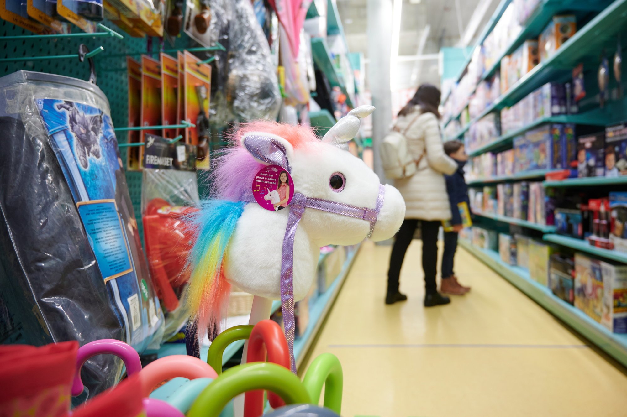 Les magasins de jouets devront fermer dès lundi. Nombreux étaient les parents ce samedi à être venus faire une réserve de jeux, et notamment de puzzles.