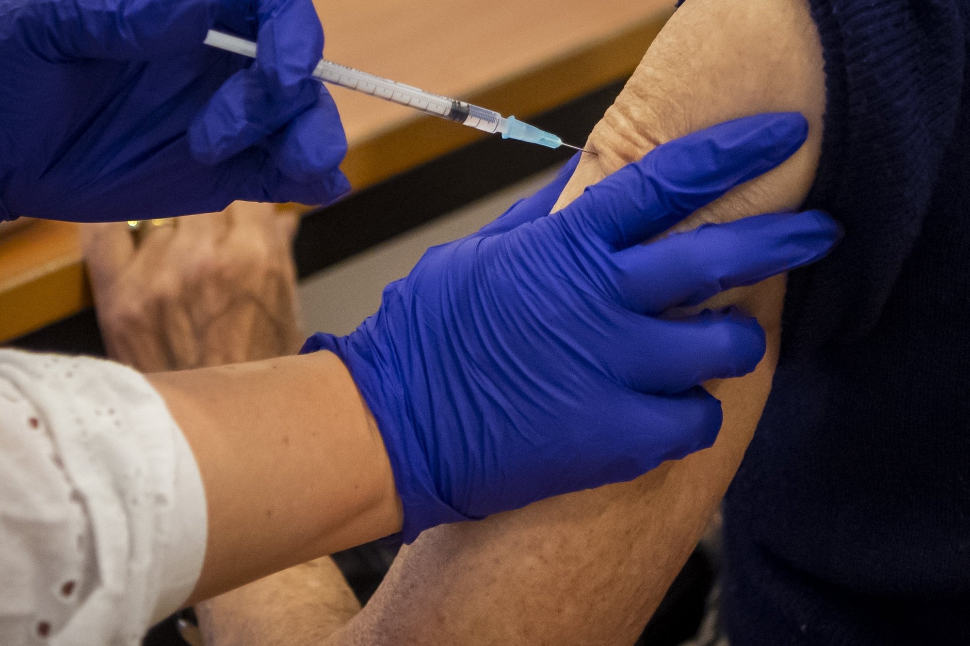 Plus de 850 Neuchâtelois ont déjà reçu une première dose du vaccin de Pfizer/BioNtech au centre de vaccination de Cernier.