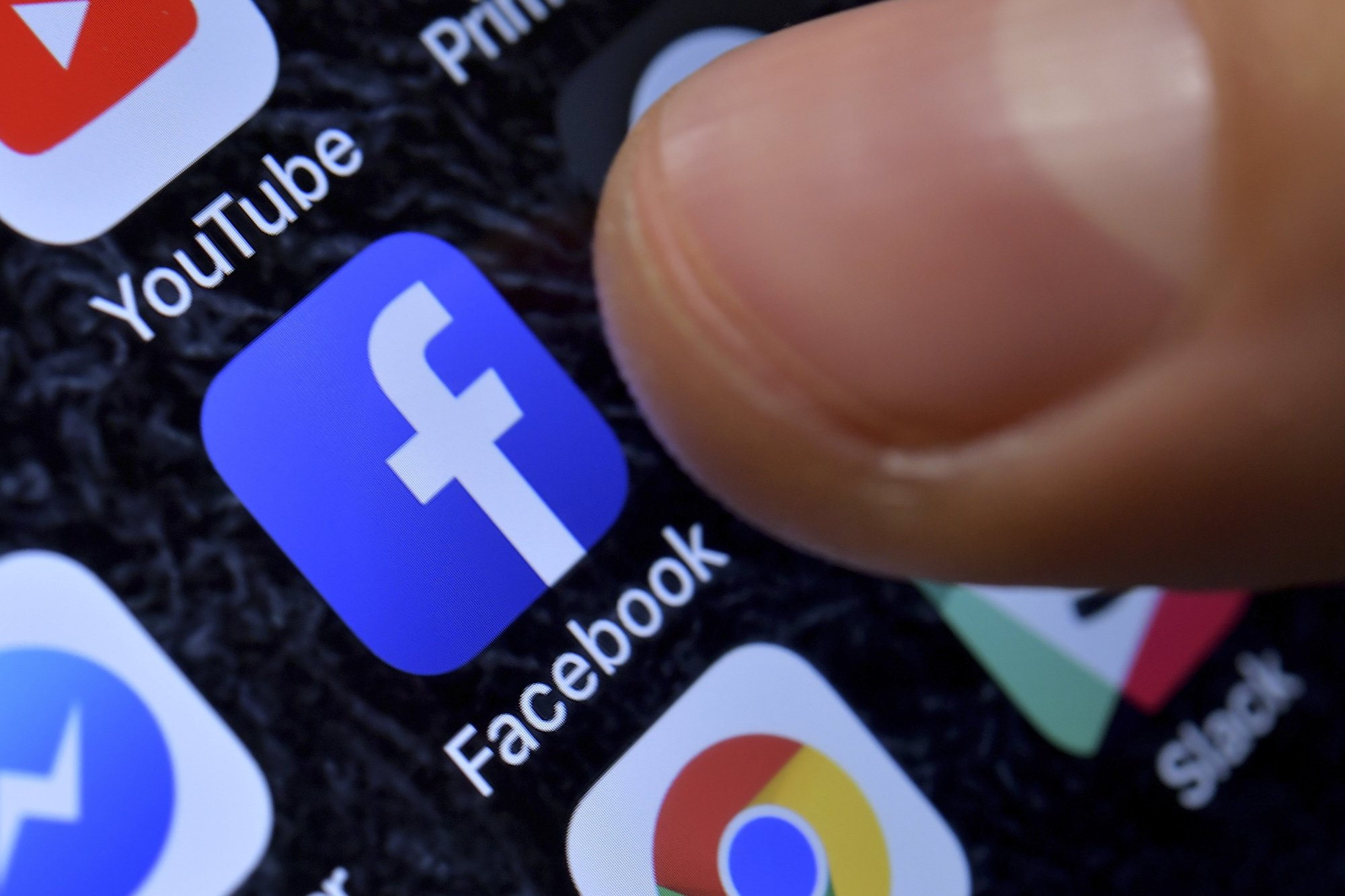 Un utilisateur de Facebook a partagé un contenu insultant émanant d'un tiers et a été condamné pour diffamation, relate Sébastien Fanti.