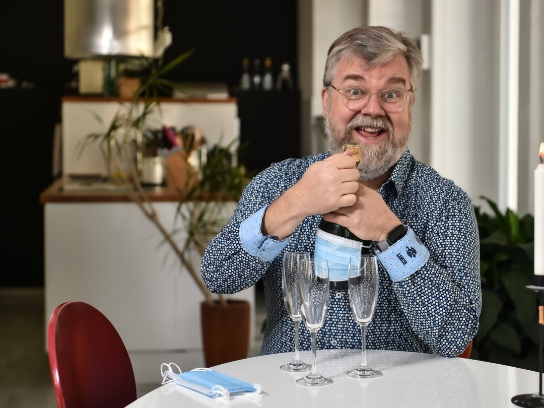 Chez Christophe Bugnon, même les bouteilles portent le masque.