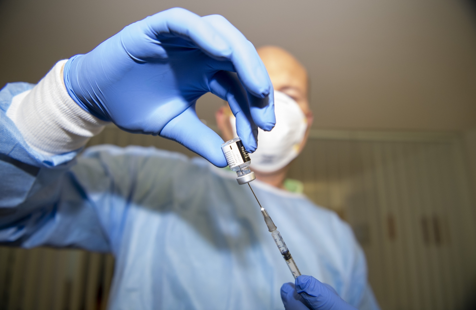 Avec l'arrivée du produit Moderna, le canton de Berne pourra vacciner 7500 personnes supplémentaires.