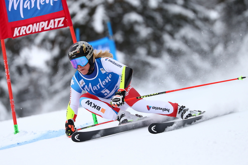 epa08966247 Lara Gut-Behrami of Switzerland in action during the Women's Giant Slalom race at the FIS Alpine Skiing World Cup in Kronplatz, Italy, 26 January 2021. EPA/ANDREA SOLERO