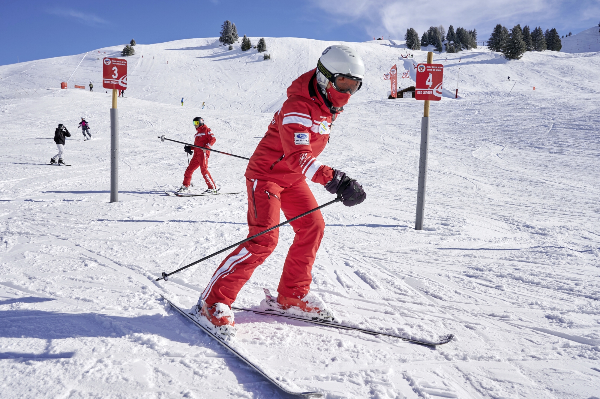 Reportage à l'école suisse de ski de Villars. Les monitrices et moniteurs de ski font face, dans un certain nombre de stations, a des difficultés à avoir des élèves cette année.

photo: Lib / Charles Ellena, Bretaye (au-dessus de Villars-sur-Ollon) le 09.02.2021