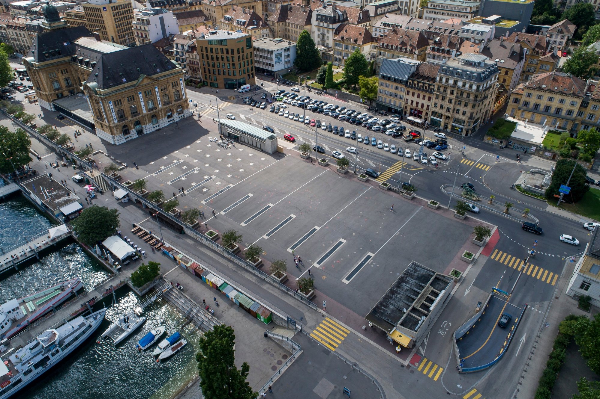 La place du Port avec, tout à gauche, le bâtiment de la Poste, lui aussi concerné par le futur réaménagement.