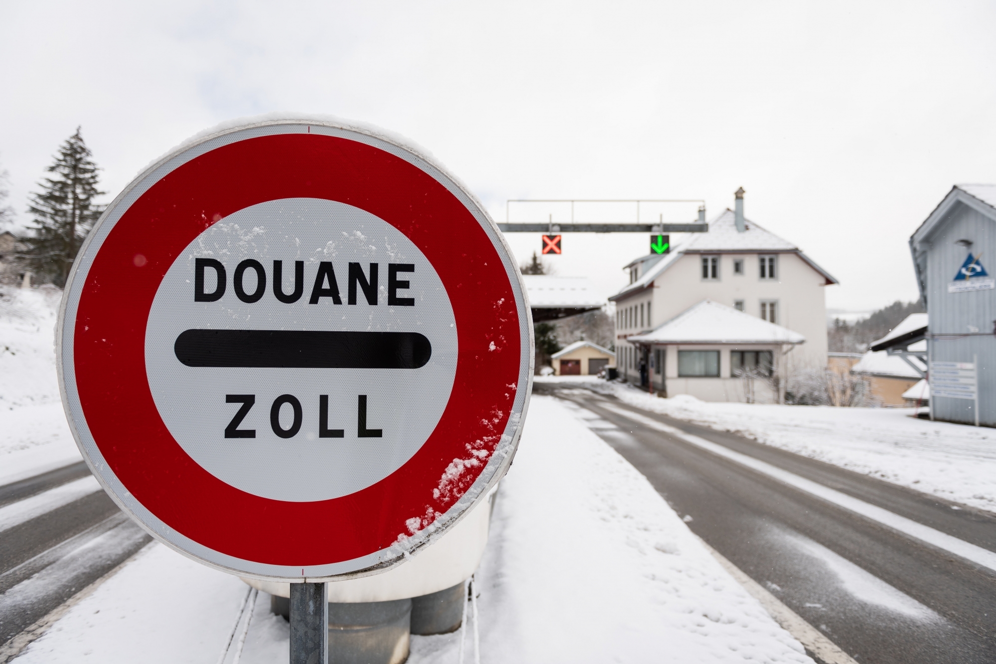 A la douane du Col-des-Roches, pas de besoin de test PCR pour passer la frontière.