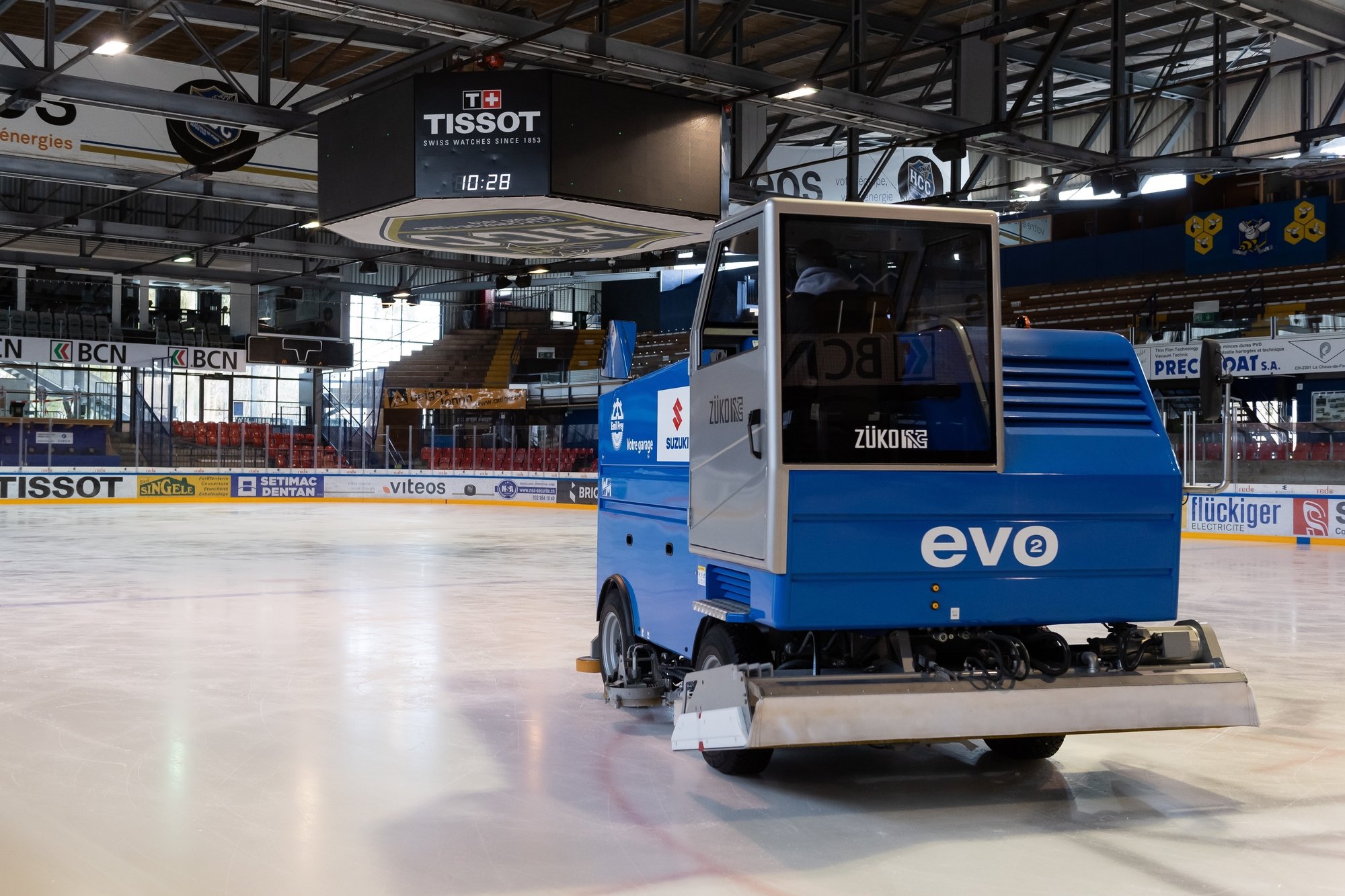 Les employés communaux chargés de l'entretien de la glace aux Mélèzes disposent d'une nouvelle surfaceuse depuis le mois de novembre.