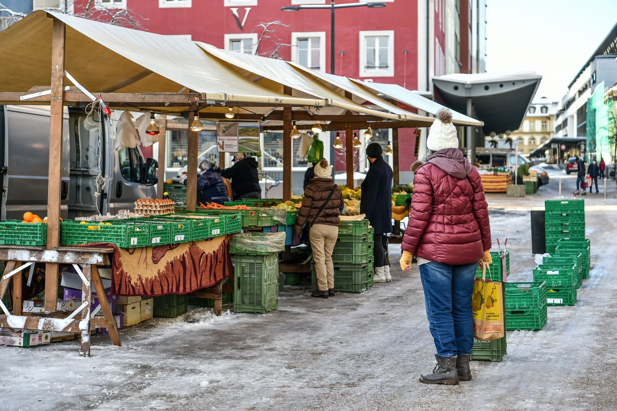 Petite affluence, ce samedi matin, au marché de La Chaux-de-Fonds.