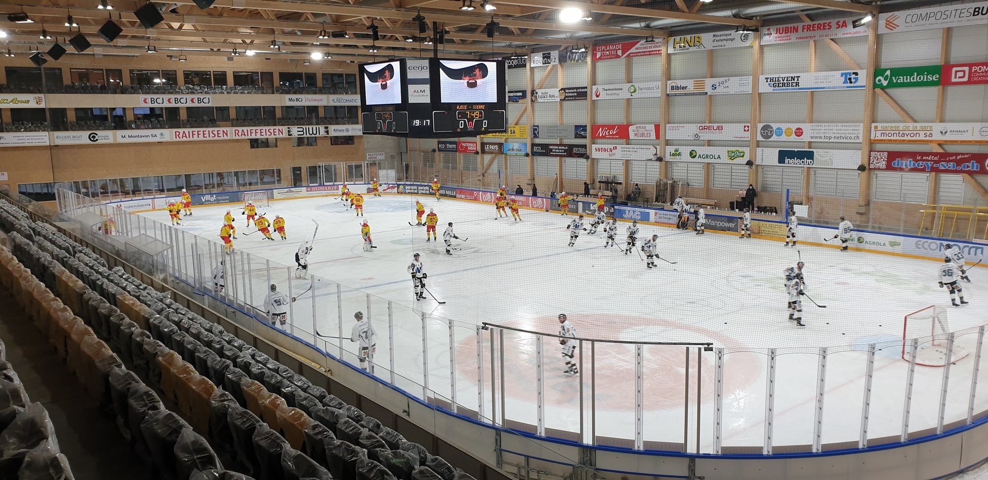 Les joueurs du HC Ajoie disputent des matches dans leur nouvelle patinoire depuis le 24 novembre.