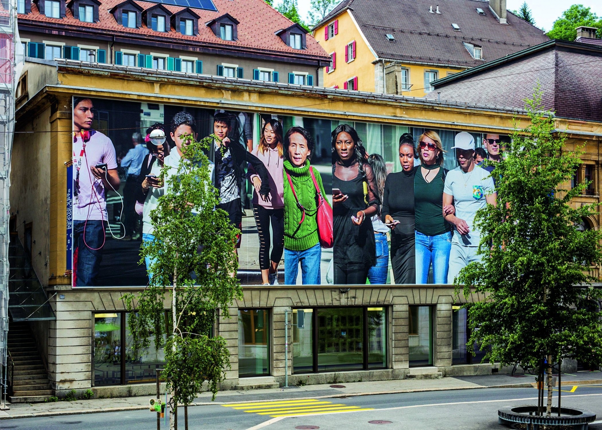 La façade du musée en exutoire à la pandémie? Installation réalisée par l’artiste suisse Beat Streuli.