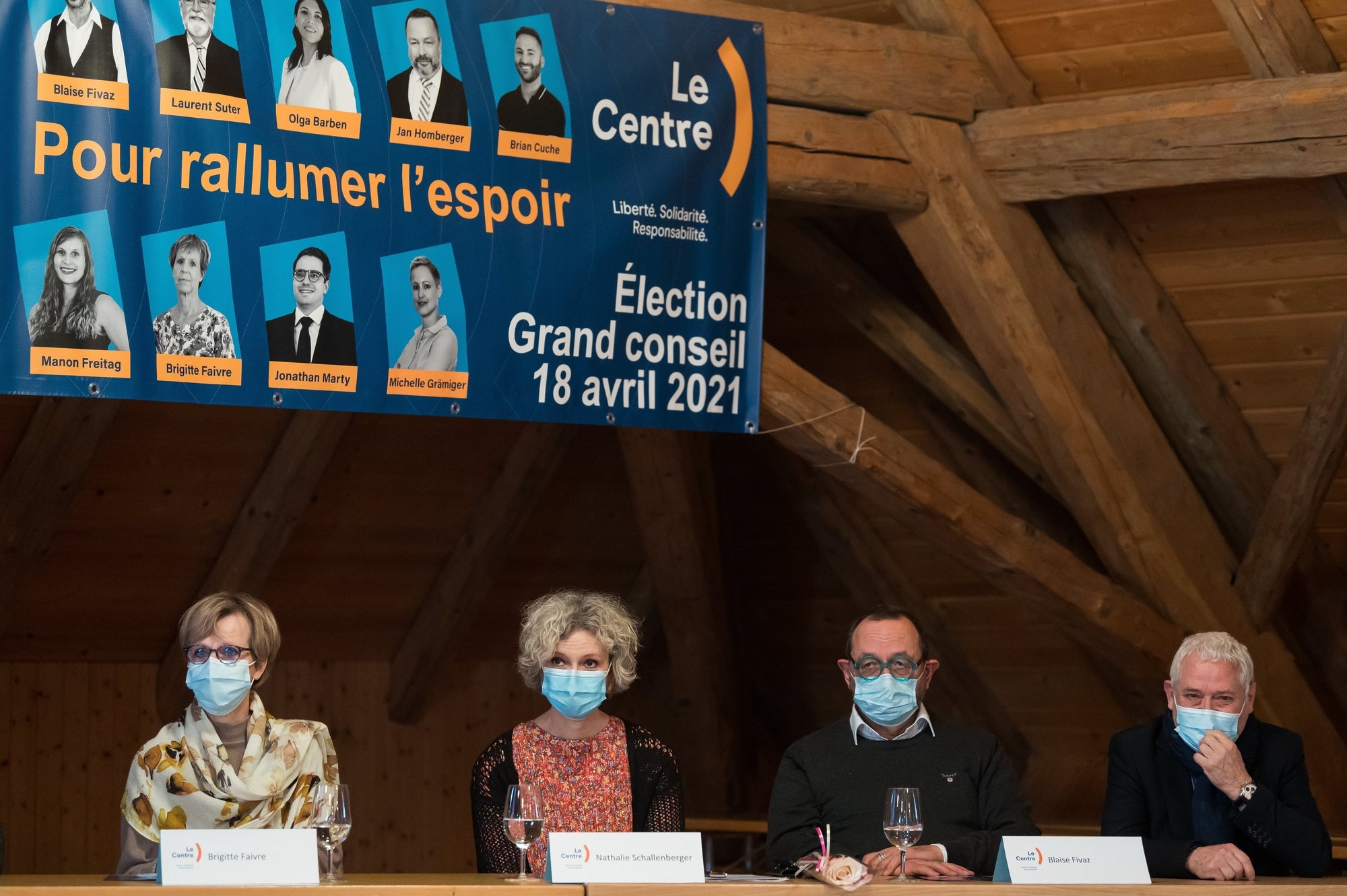 Les candidats du Centre lors de la conférence de presse, hier à La Vue des Alpes, avec (de g à d) Brigitte Faivre, Nathalie Schallenberger, Blaise Fivaz et Freddy Rumo.
