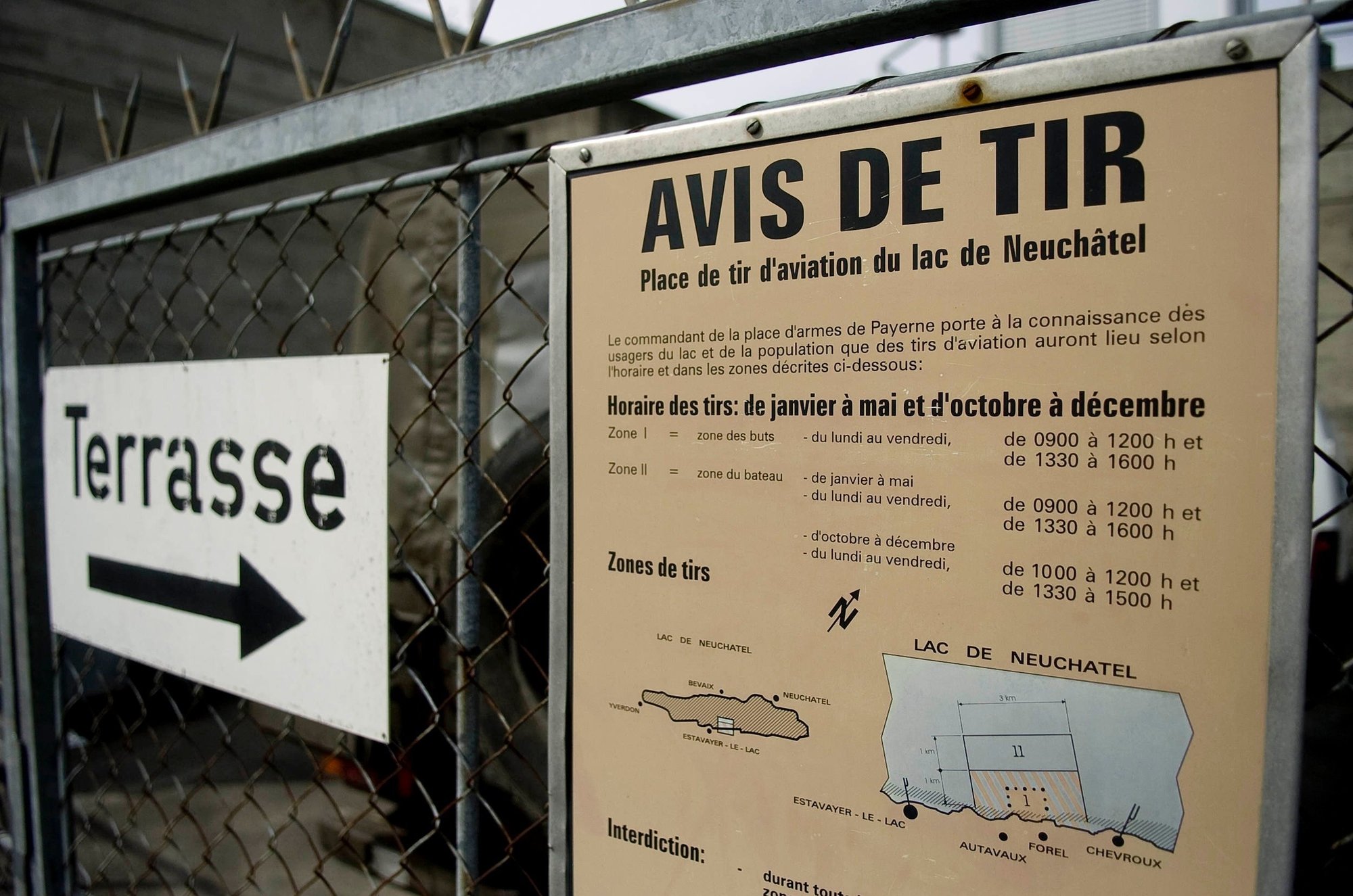 La place de tir des Forces aériennes se trouve au Forel, aux abords de la réserve de la Grande Cariçaie.