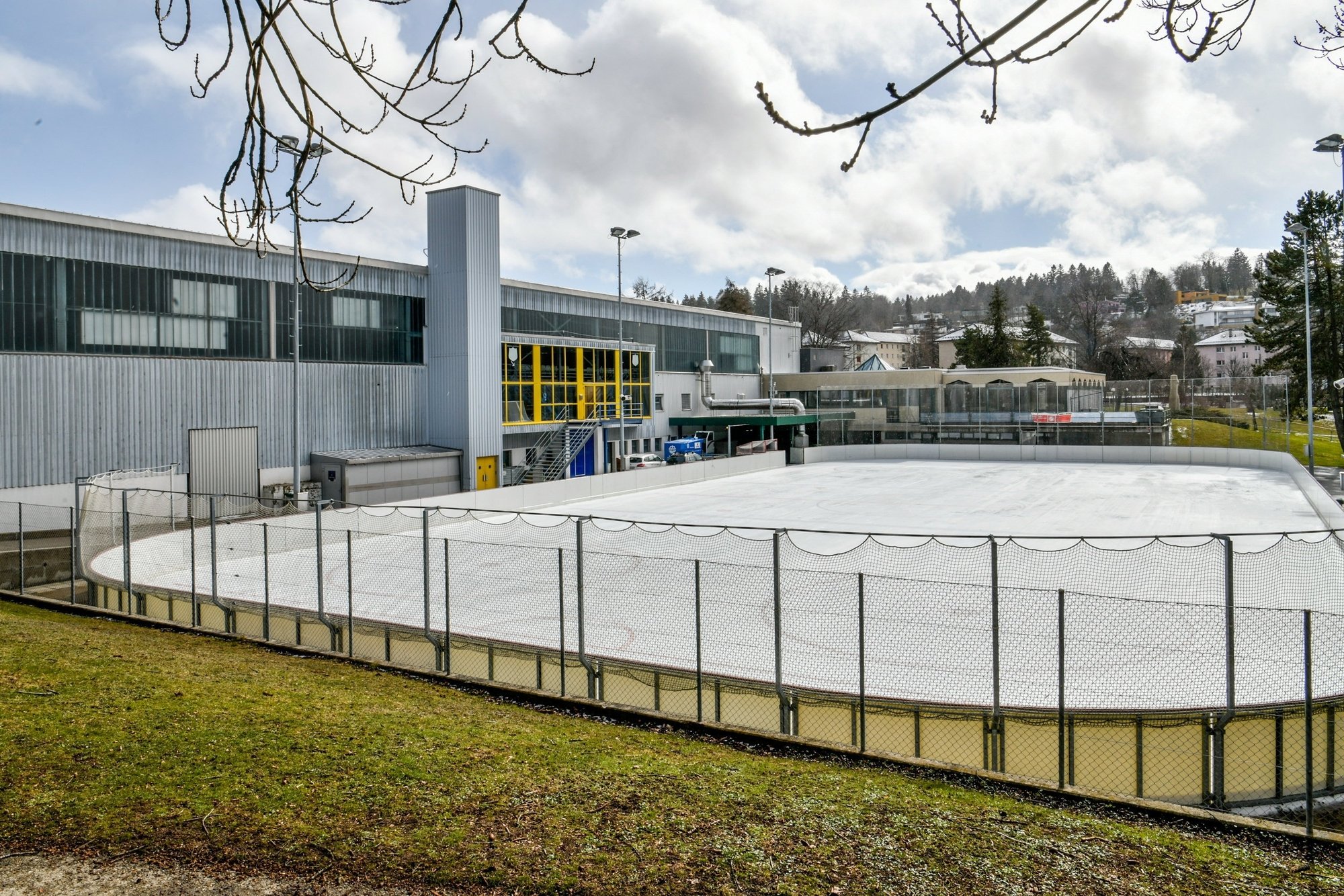 Le rapport du Conseil communal est «plat comme le toit de la patinoire», a lancé la vert’libérale Brigitte Leitenberg.


la Chaux-de-Fonds, le 12 mars 2021
Photo: Christian Galley