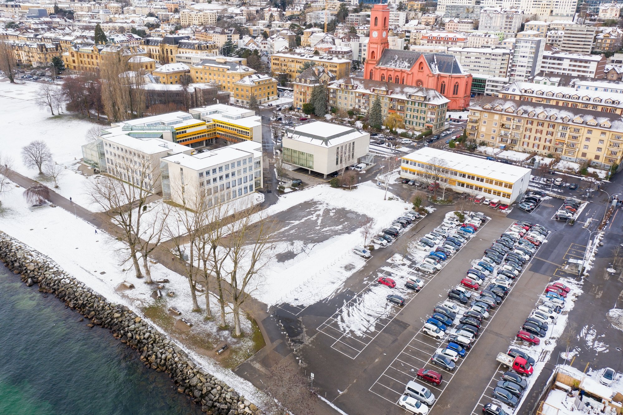 La suppression du parking de Panespo pour agrandir l'Université à Neuchâtel déplaît à la droite.