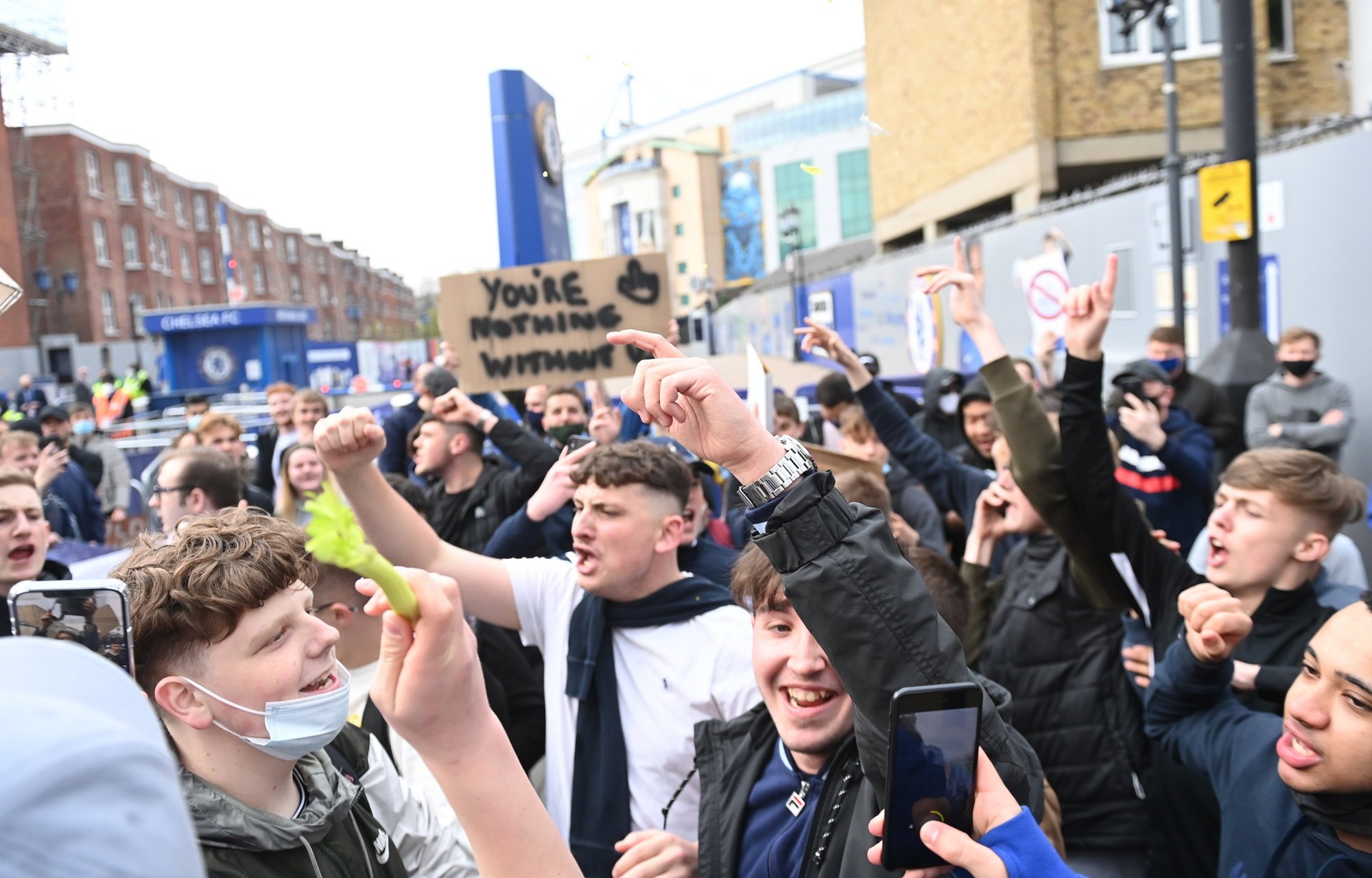 La colère des fans anglais, ici ceux de Chelsea, a contribué au retrait de leurs clubs du projet de Super League d'Europe.