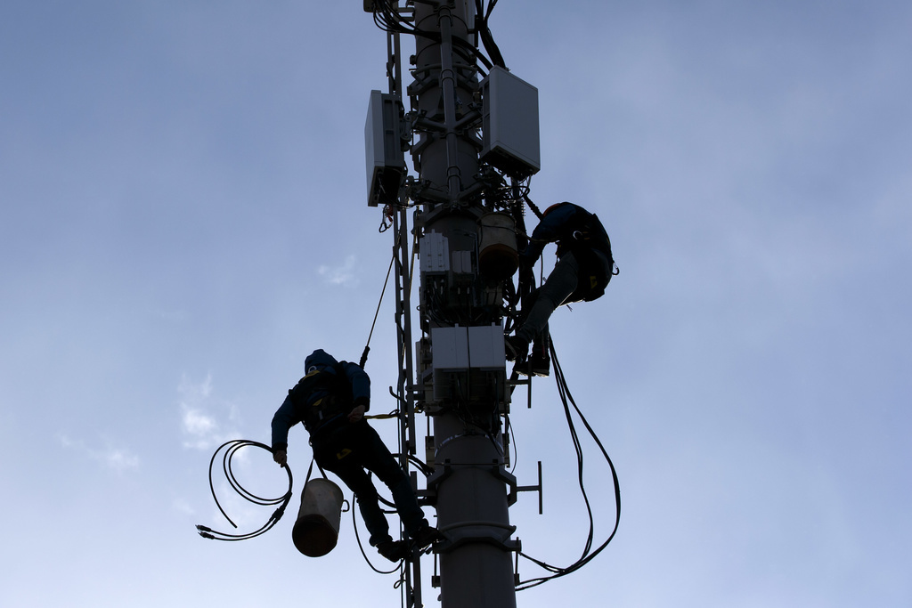 Pour la majorité des personnes interrogées, les valeurs limites actuelles concernant la puissance des antennes de téléphonie mobile doivent être maintenues. (illustration)