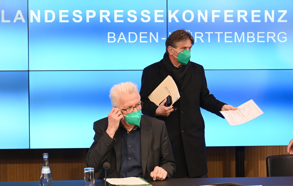 Winfried Kretschmann, à gauche, est un élu écologiste de 73 ans.