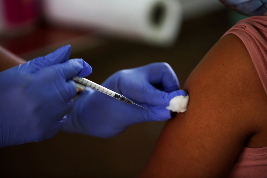 "Les données disponibles n'apportent pas, à ce stade, suffisamment d'éléments pour conclure sur un rôle du vaccin, mais constituent néanmoins un signal potentiel"indique l'Agence nationale de sécurité du médicament (illustration).