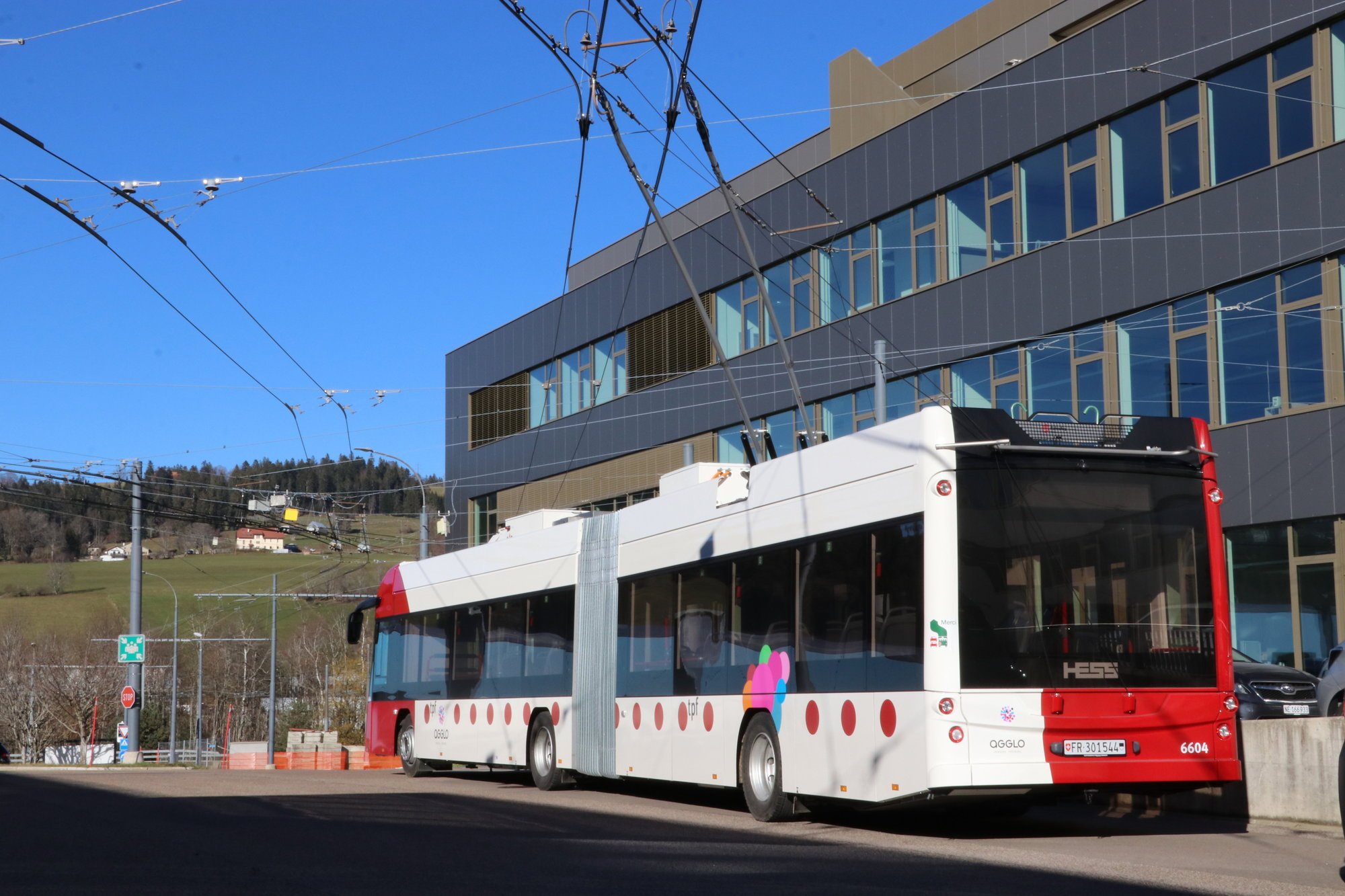 Des trolleybus à batterie de la compagnie fribourgeoise ont été testés l'automne dernier à La Chaux-de-Fonds (photo) et Neuchâtel.