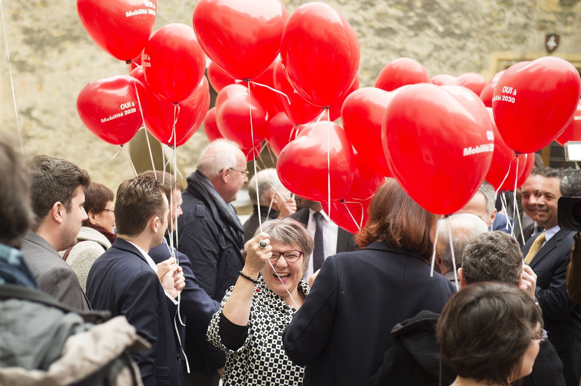 Monika Maire-Hefti tout sourire, en 2016, après le résultat de la votation sur le projet Mobilité 2030.