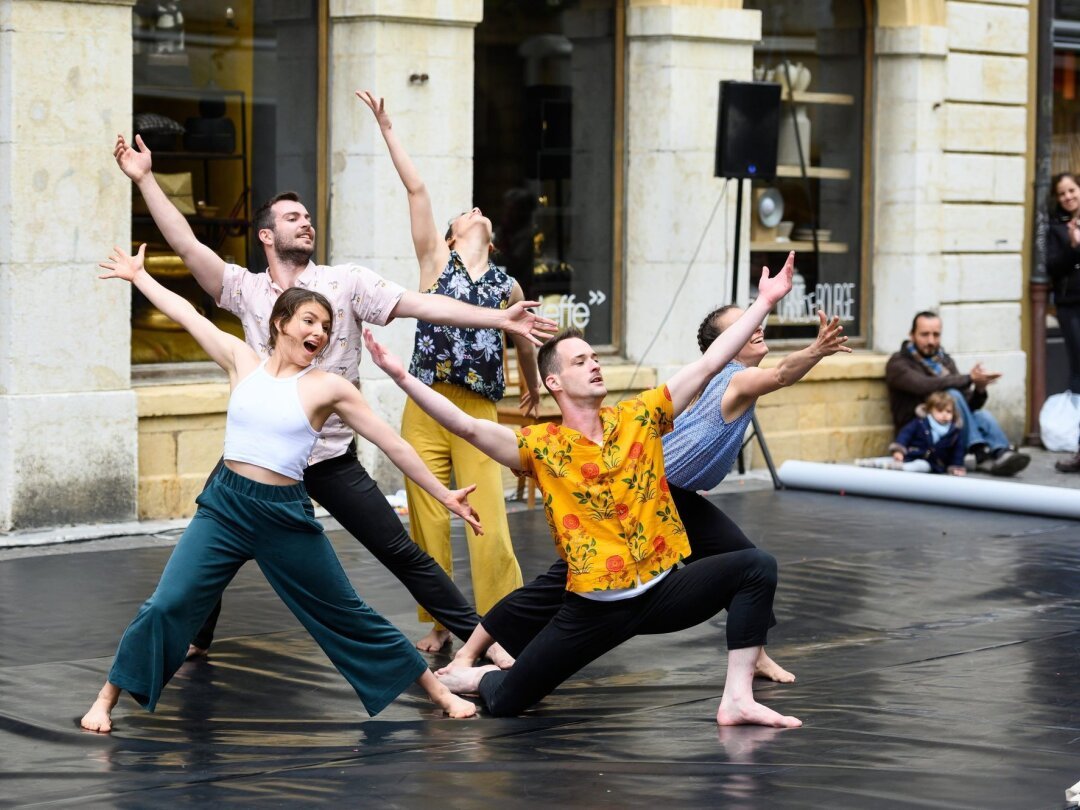 Fête de la danse 2019 à Neuchâtel: "La liberté aime-t-elle la poule?", de la compagnie Marbelle.