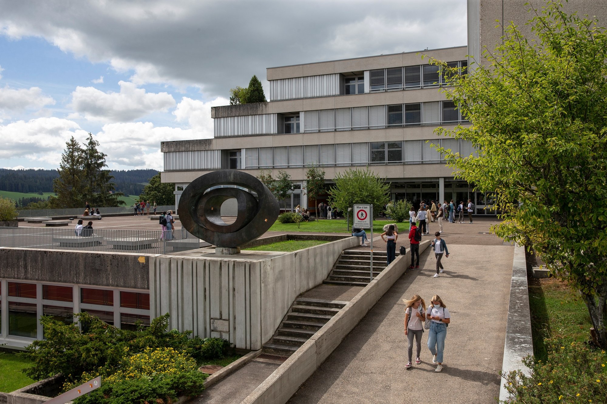 Les lycéennes et lycéens neuchâtelois ne pourront pas fêter l’obtention de leur diplôme lors d’un voyage de fin d’études. Ici, le lycée Blaise-Cendrars, à La Chaux-de-Fonds.